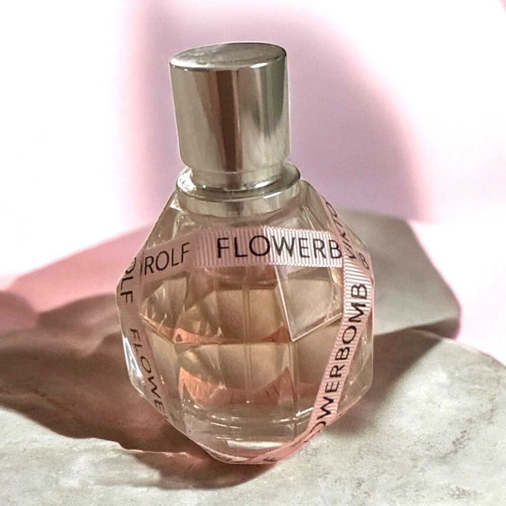 Viktor Rolf Flowerbomb Eau de Parfum - Picture 4 of 7